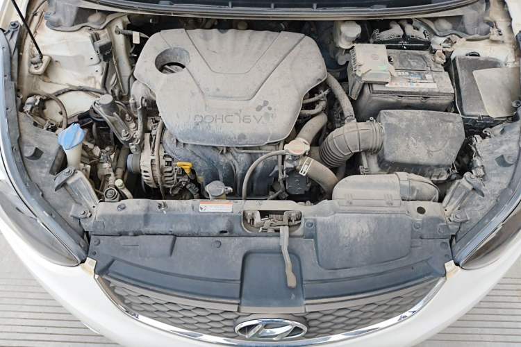 Used Hyundai Elantra (5th Generation / Langdong) 2016 1.6L Automatic Smart Version Engine Bay