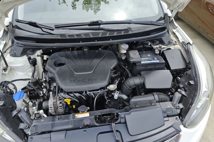 Used Hyundai Elantra (5th Generation / Langdong) 2016 1.6L Automatic Smart Version Engine Bay