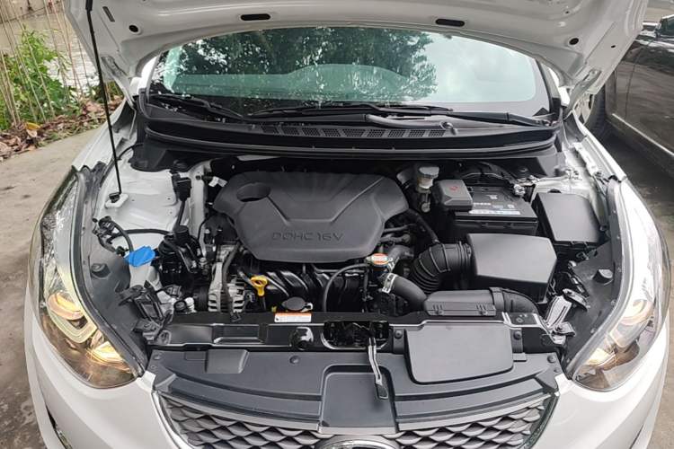 Used Hyundai Elantra (5th Generation / Langdong) 2016 1.6L Automatic Smart Version Engine Bay