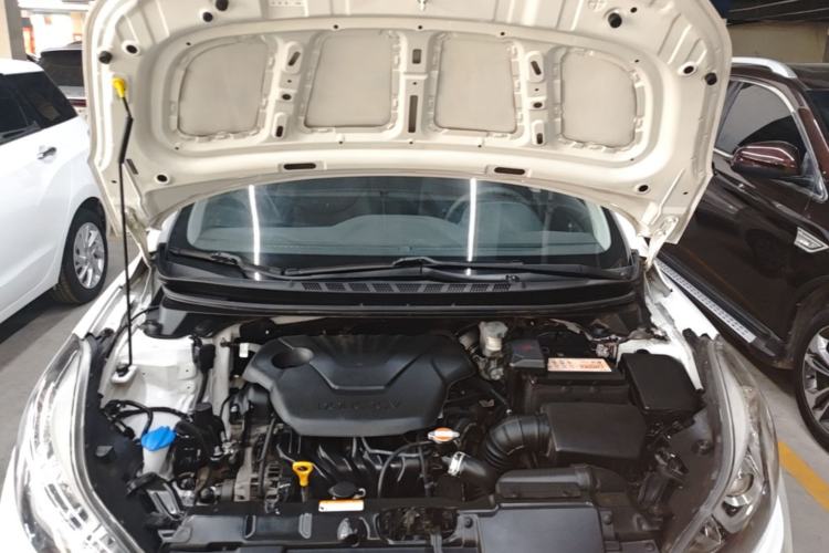 Used Hyundai Elantra (5th Generation / Langdong) 2016 1.6L Automatic Smart Version Engine Bay