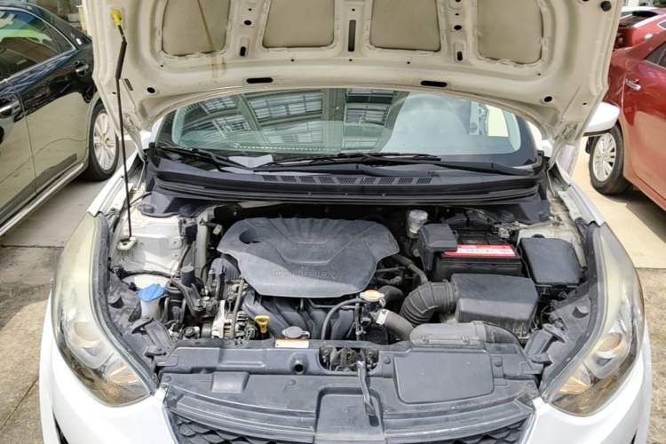 Used Hyundai Elantra (5th Generation / Langdong) 2016 1.6L Automatic Smart Version Engine Bay