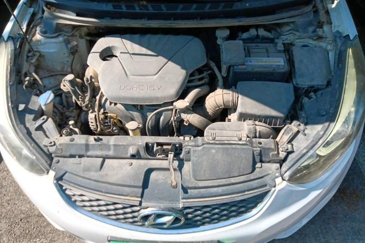Used Hyundai Elantra (5th Generation / Langdong) 2016 1.6L Automatic Smart Version Engine Bay