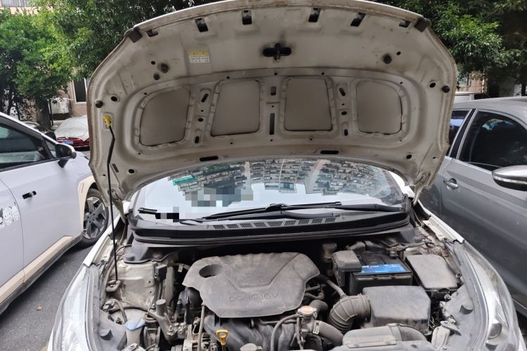 Used Hyundai Elantra (5th Generation / Langdong) 2016 1.6L Automatic Smart Version Engine Bay