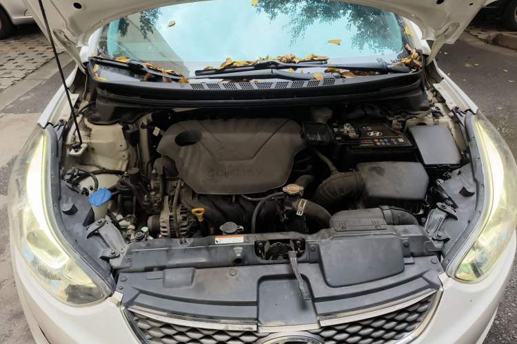 Used Hyundai Elantra (5th Generation / Langdong) 2016 1.6L Automatic Prestige Model Engine Bay