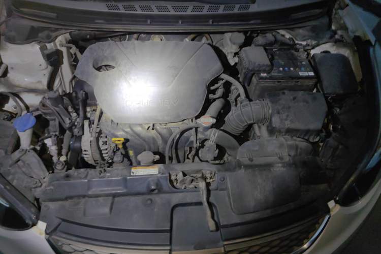Used Hyundai Elantra (5th Generation / Langdong) 2016 1.6L Automatic Smart Version Engine Bay