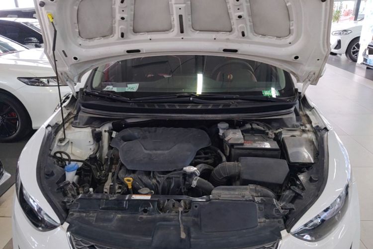 Used Hyundai Elantra (5th Generation / Langdong) 2016 1.6L Automatic Smart Version Engine Bay