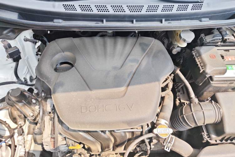 Used Hyundai Elantra (5th Generation / Langdong) 2016 1.6L Automatic Smart Version Engine Bay