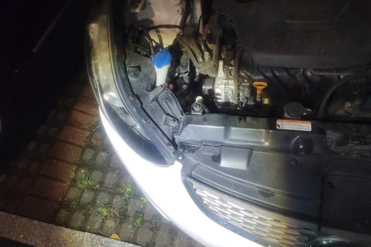 Used Hyundai Elantra (5th Generation / Langdong) 2016 1.6L Automatic Prestige Model Engine Bay Right
