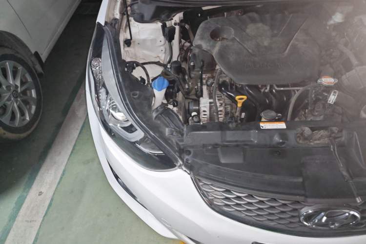 Used Hyundai Elantra (5th Generation / Langdong) 2016 1.6L Manual Luxury Model Engine Bay Right