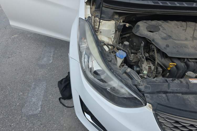Used Hyundai Elantra (5th Generation / Langdong) 2016 1.6L Manual Luxury Model Engine Bay Right
