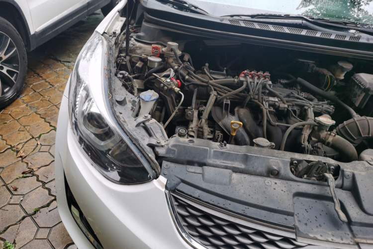 Used Hyundai Elantra (5th Generation / Langdong) 2016 1.6L Manual Luxury Model Engine Bay Right