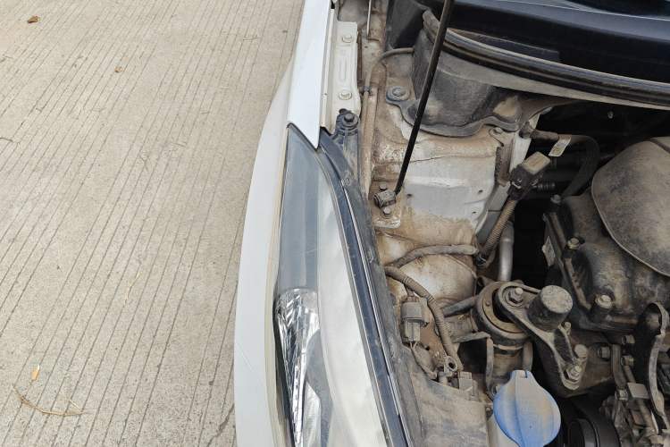 Used Hyundai Elantra (5th Generation / Langdong) 2016 1.6L Manual Luxury Model Engine Bay Right