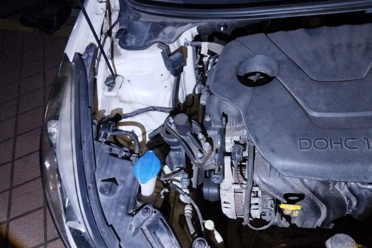 Used Hyundai Elantra (5th Generation / Langdong) 2016 1.6L Automatic Prestige Model Engine Bay Right