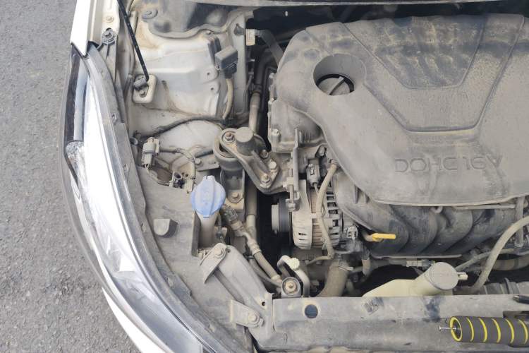 Used Hyundai Elantra (5th Generation / Langdong) 2016 1.6L Manual Luxury Model Engine Bay Right