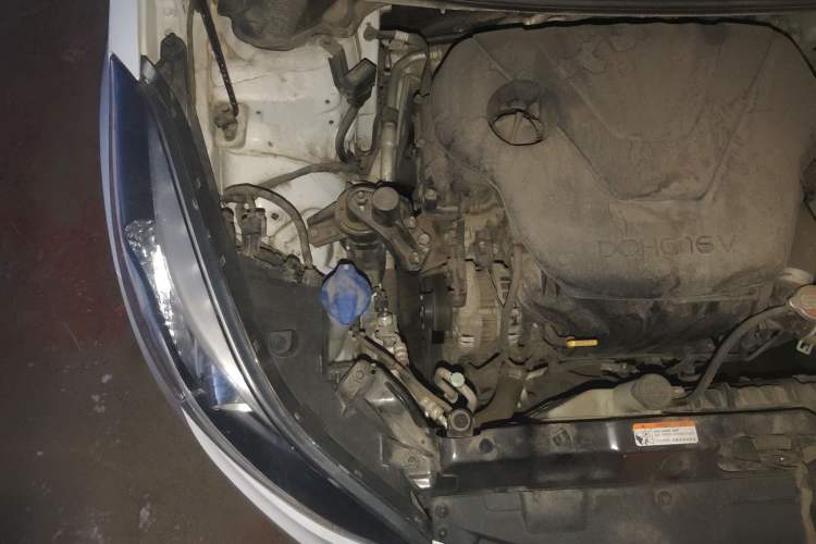 Used Hyundai Elantra (5th Generation / Langdong) 2016 1.6L Manual Luxury Model Engine Bay Right
