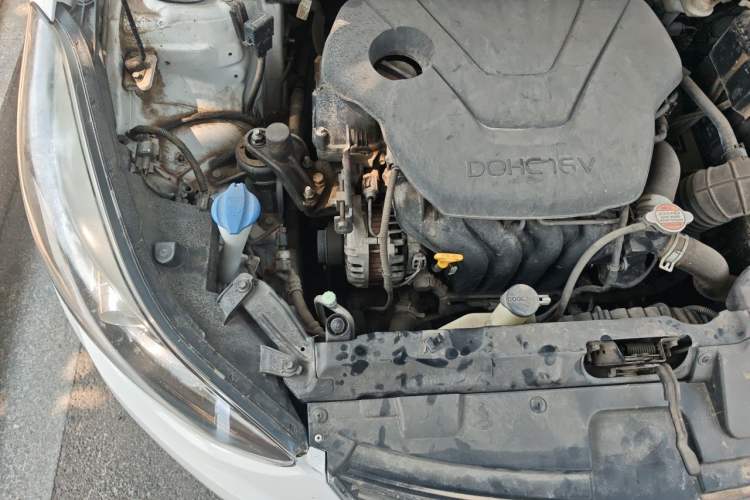 Used Hyundai Elantra (5th Generation / Langdong) 2016 1.6L Manual Luxury Model Engine Bay Right