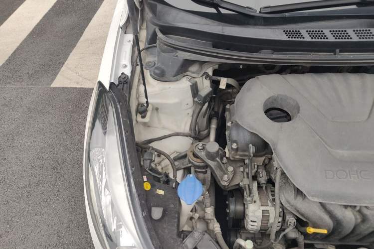 Used Hyundai Elantra (5th Generation / Langdong) 2016 1.6L Automatic Prestige Model Engine Bay Right