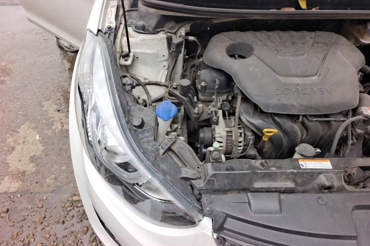Used Hyundai Elantra (5th Generation / Langdong) 2016 1.6L Automatic Prestige Model Engine Bay Right