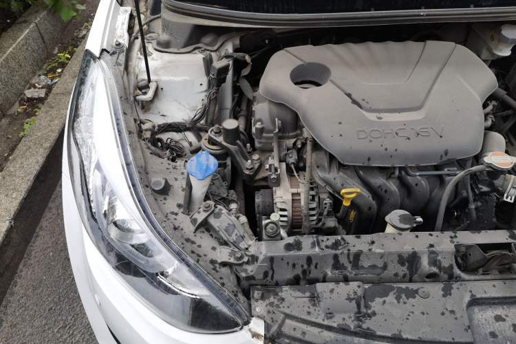 Used Hyundai Elantra (5th Generation / Langdong) 2016 1.6L Automatic Prestige Model Engine Bay Right