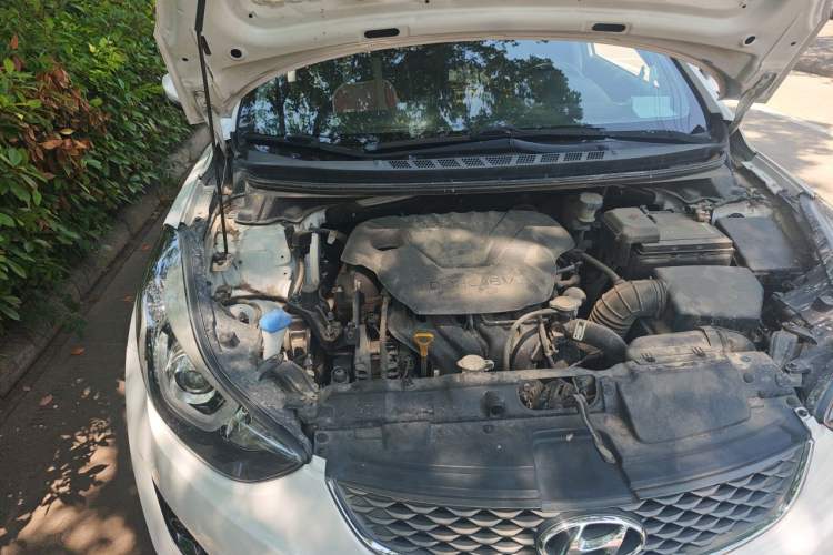 Used Hyundai Elantra (5th Generation / Langdong) 2016 1.6L Manual Luxury Model Engine Bay Right