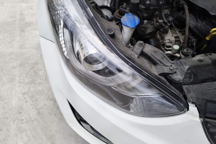 Used Hyundai Elantra (5th Generation / Langdong) 2016 1.6L Automatic Smart Version Engine Bay Right