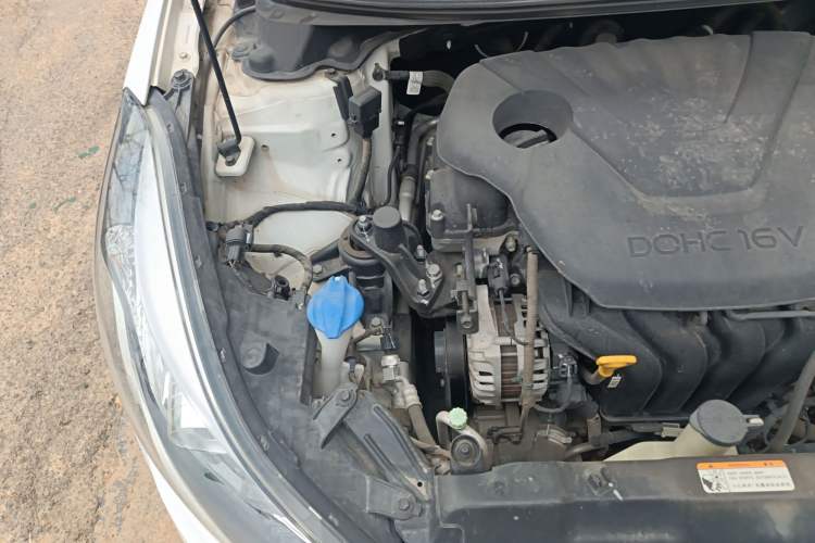 Used Hyundai Elantra (5th Generation / Langdong) 2016 1.6L Manual Luxury Model Engine Bay Right
