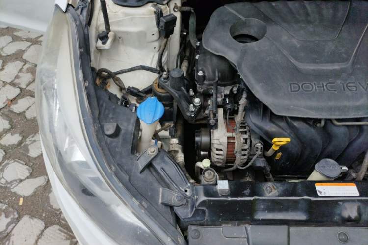 Used Hyundai Elantra (5th Generation / Langdong) 2016 1.6L Automatic Smart Version Engine Bay Right