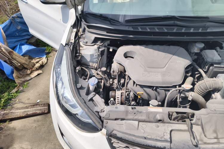 Used Hyundai Elantra (5th Generation / Langdong) 2016 1.6L Manual Luxury Model Engine Bay Right