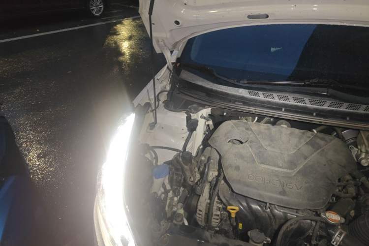 Used Hyundai Elantra (5th Generation / Langdong) 2016 1.6L Automatic Smart Version Engine Bay Right