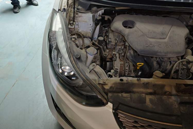Used Hyundai Elantra (5th Generation / Langdong) 2016 1.6L Manual Luxury Model Engine Bay Right