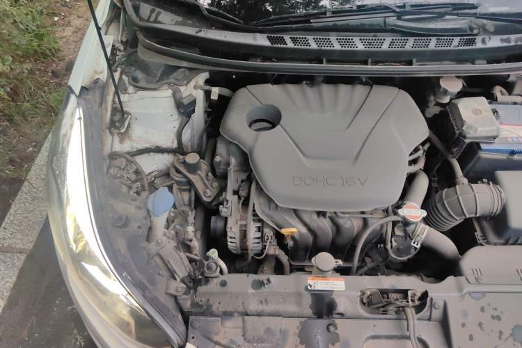 Used Hyundai Elantra (5th Generation / Langdong) 2016 1.6L Manual Luxury Model Engine Bay Right