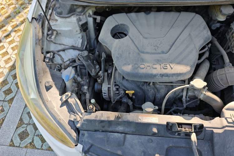 Used Hyundai Elantra (5th Generation / Langdong) 2016 1.6L Manual Luxury Model Engine Bay Right