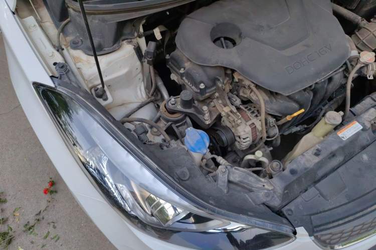 Used Hyundai Elantra (5th Generation / Langdong) 2016 1.6L Automatic Smart Version Engine Bay Right