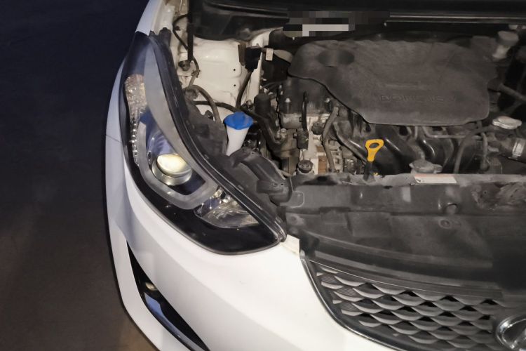 Used Hyundai Elantra (5th Generation / Langdong) 2016 1.6L Automatic Smart Version Engine Bay Right