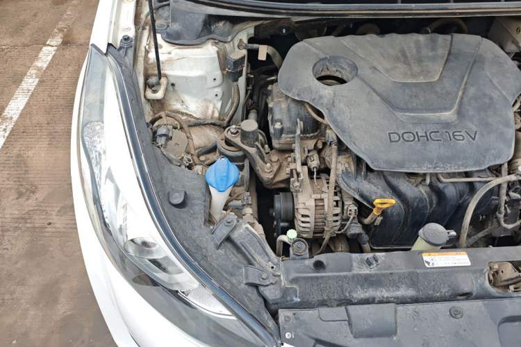 Used Hyundai Elantra (5th Generation / Langdong) 2016 1.6L Manual Luxury Model Engine Bay Right