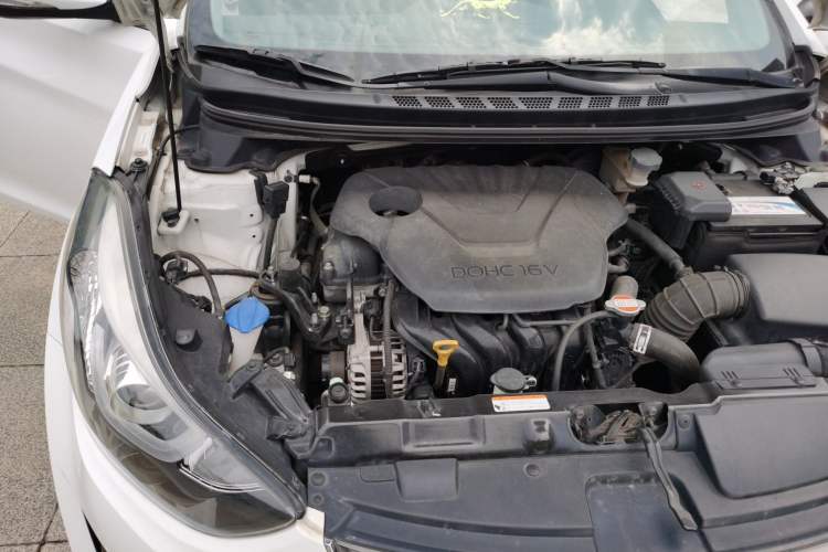 Used Hyundai Elantra (5th Generation / Langdong) 2016 1.6L Manual Luxury Model Engine Bay Right