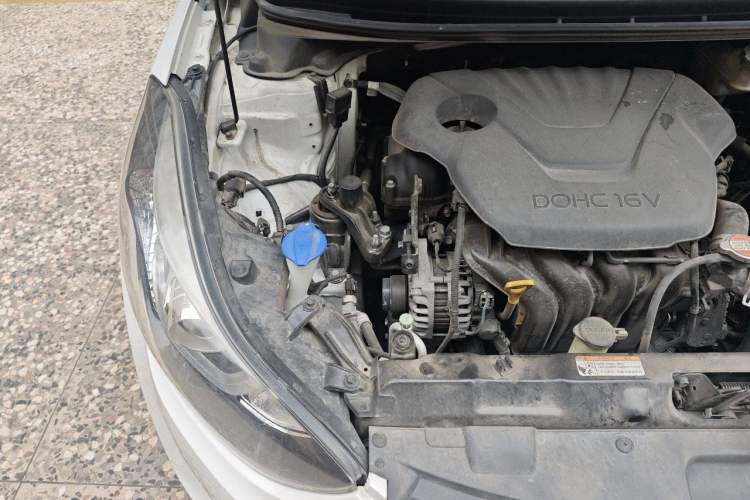 Used Hyundai Elantra (5th Generation / Langdong) 2016 1.6L Automatic Smart Version Engine Bay Right