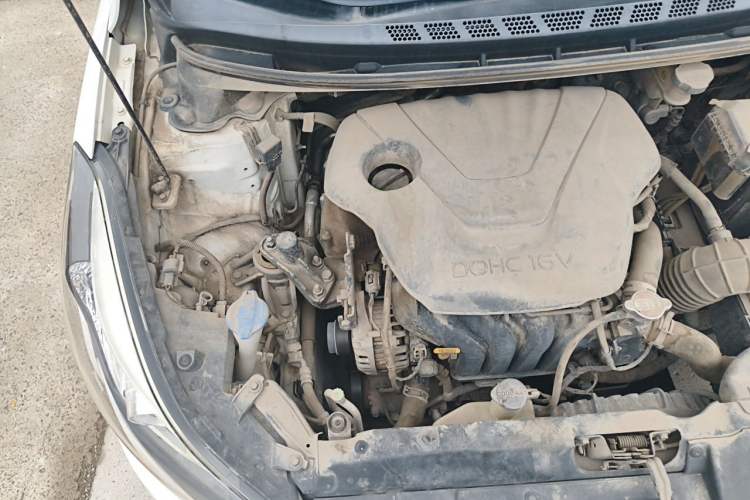 Used Hyundai Elantra (5th Generation / Langdong) 2016 1.6L Manual Luxury Model Engine Bay Right