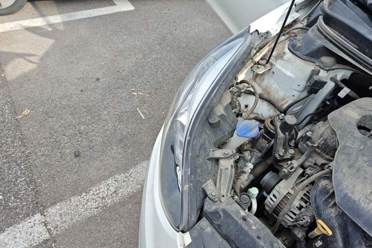 Used Hyundai Elantra (5th Generation / Langdong) 2016 1.6L Manual Luxury Model Engine Bay Right