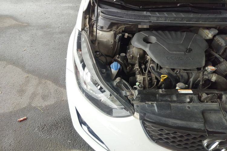 Used Hyundai Elantra (5th Generation / Langdong) 2016 1.6L Manual Luxury Model Engine Bay Right