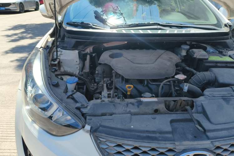 Used Hyundai Elantra (5th Generation / Langdong) 2016 1.6L Manual Luxury Model Engine Bay Right