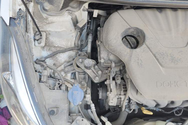 Used Hyundai Elantra (5th Generation / Langdong) 2016 1.6L Manual Luxury Model Engine Bay Right