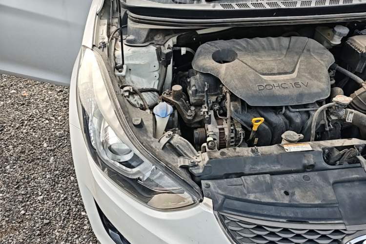 Used Hyundai Elantra (5th Generation / Langdong) 2016 1.6L Automatic Smart Version Engine Bay Right