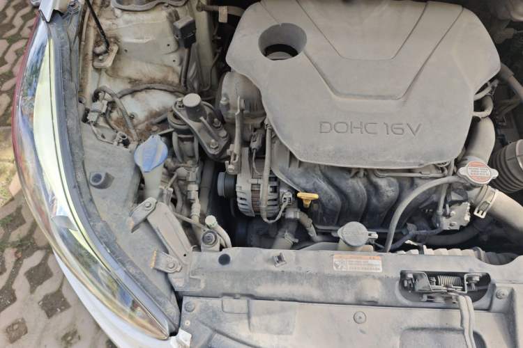 Used Hyundai Elantra (5th Generation / Langdong) 2016 1.6L Automatic Smart Version Engine Bay Right
