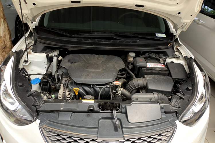 Used Hyundai Elantra (5th Generation / Langdong) 2016 1.6L Automatic Smart Version Engine Bay