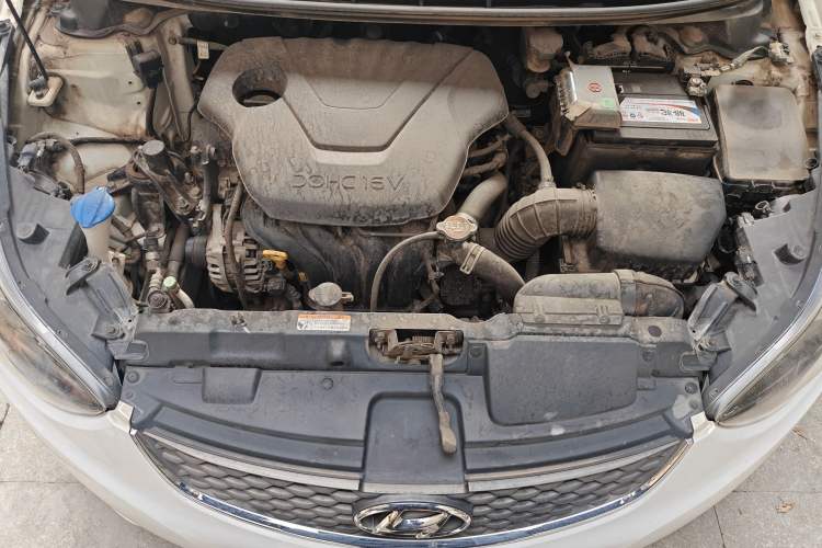 Used Hyundai Elantra (5th Generation / Langdong) 2016 1.6L Automatic Smart Version Engine Bay