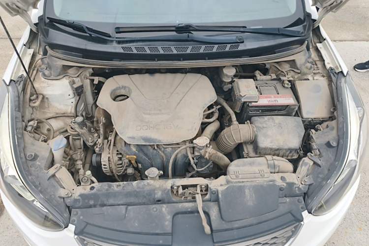 Used Hyundai Elantra (5th Generation / Langdong) 2016 1.6L Manual Luxury Model Engine Bay