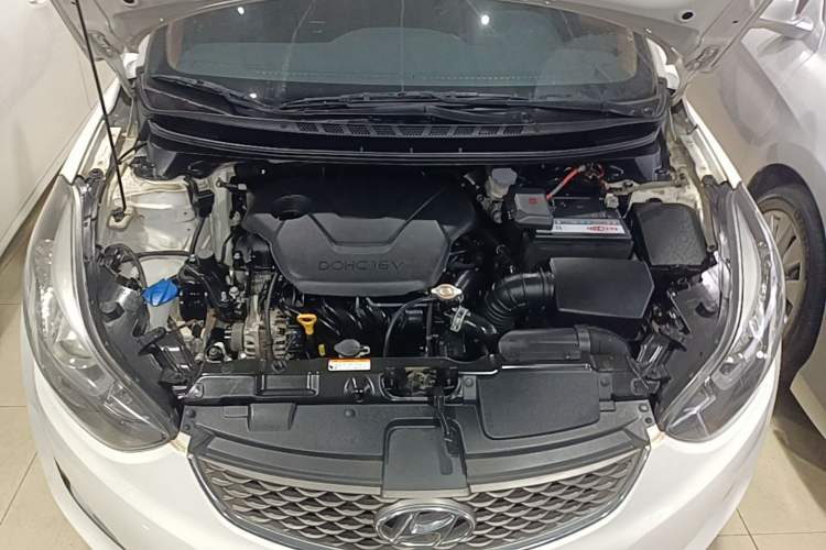 Used Hyundai Elantra (5th Generation / Langdong) 2016 1.6L Automatic Smart Version Engine Bay