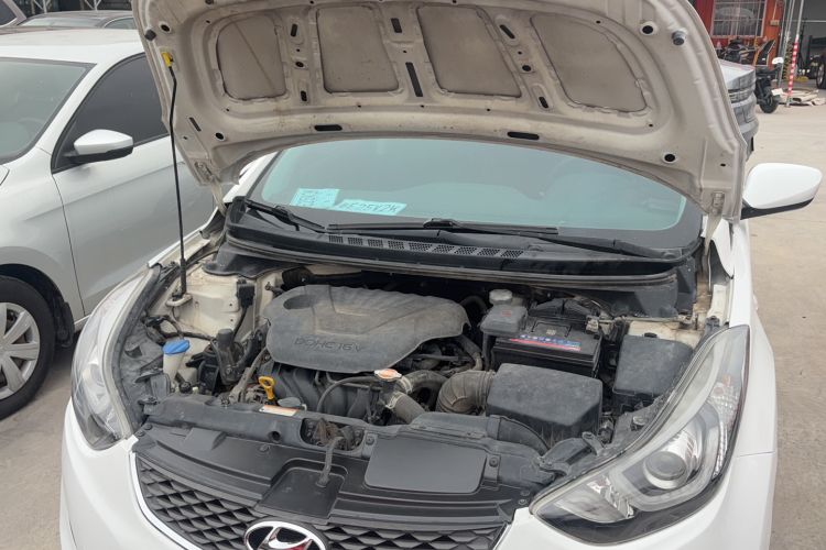 Used Hyundai Elantra (5th Generation / Langdong) 2016 1.6L Automatic Smart Version Engine Bay