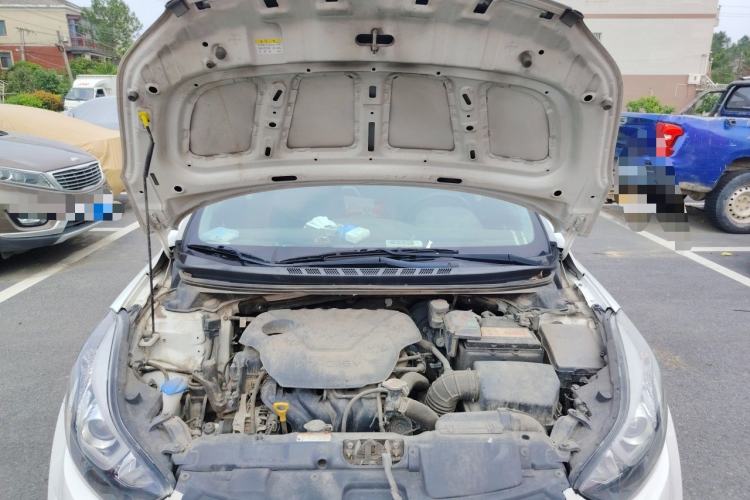 Used Hyundai Elantra (5th Generation / Langdong) 2016 1.6L Manual Luxury Model Engine Bay